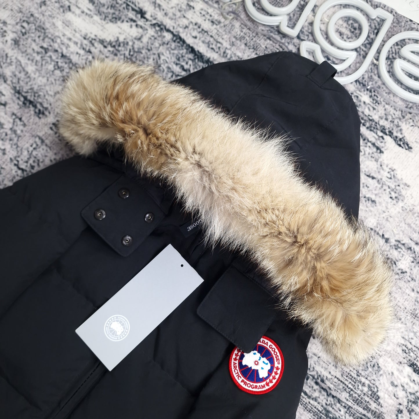 Canada Goose Chelsea Parka Black XS Women's side angle showing coyote fur trim hood and iconic arm badge. Authentic luxury winter coat. Premium outerwear.