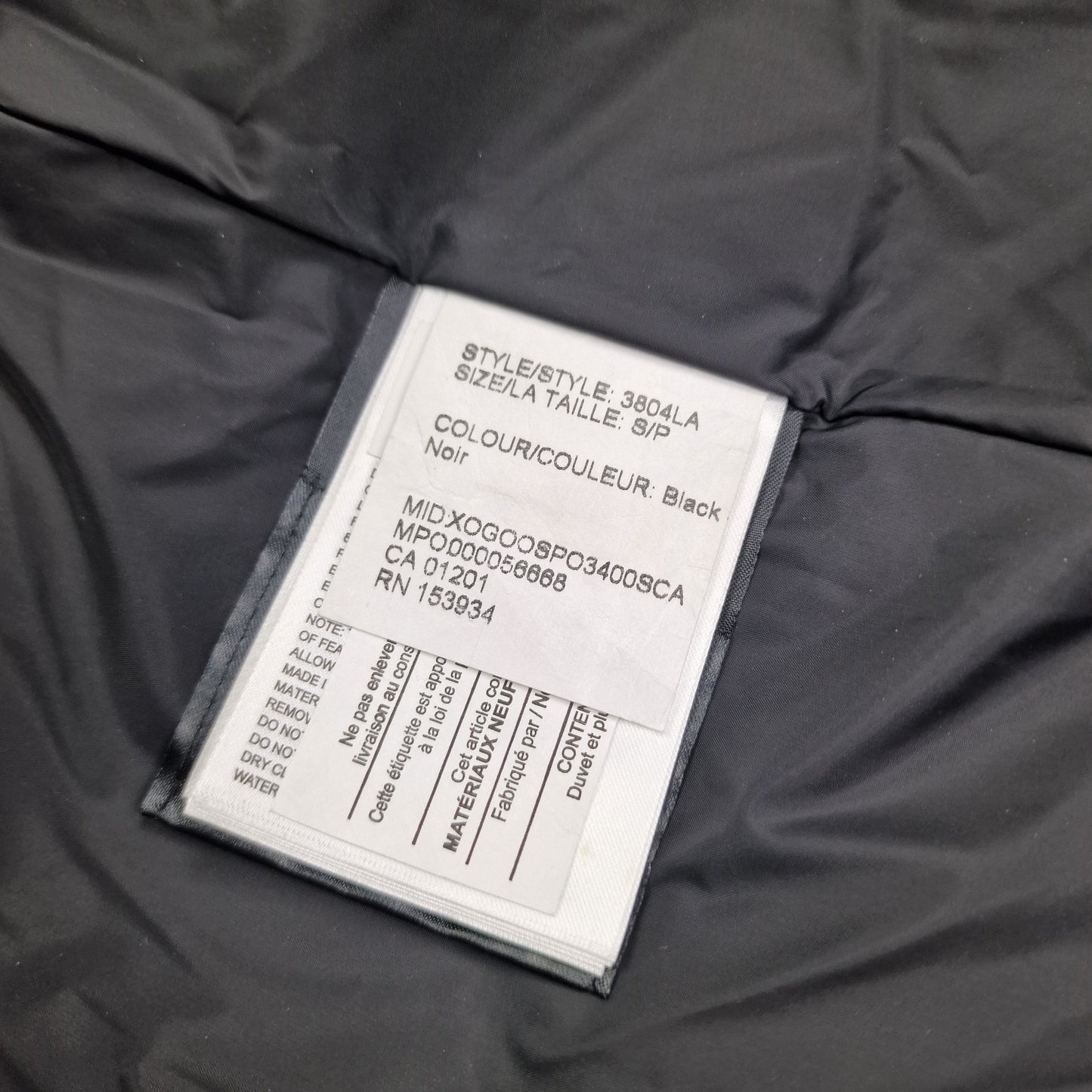 Canada Goose Chelsea Parka White Wash Tag Close-Up with Size Model and Color Code Details