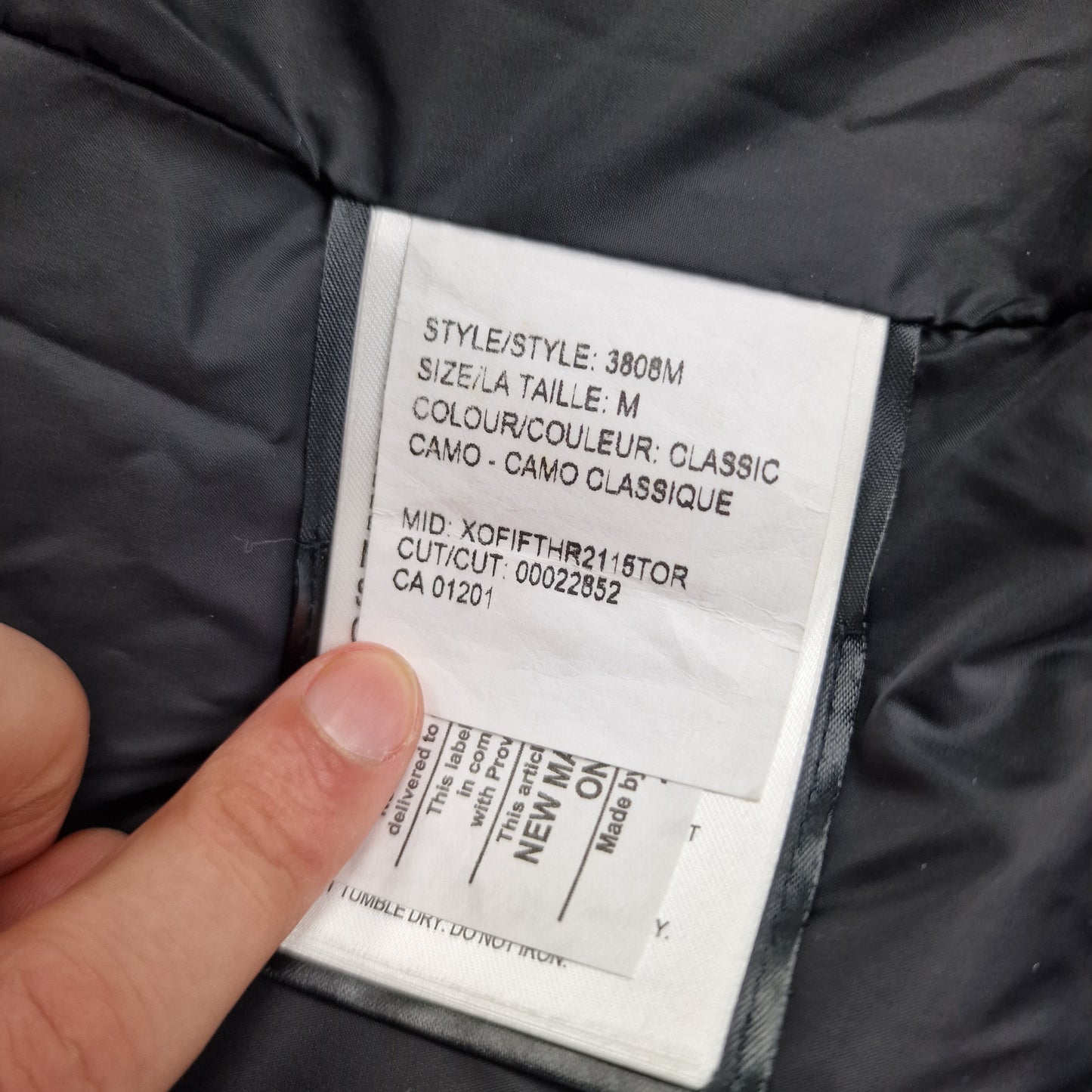 Canada Goose Wyndham Parka Heritage White Wash Tag Close-Up with Size Color and Style Code Details