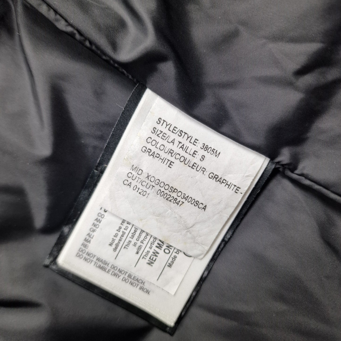 White care label washtag showing style code 3805M, Graphite grey color designation, and size Small information for authentic Canada Goose Carson Parka men's winter jacket