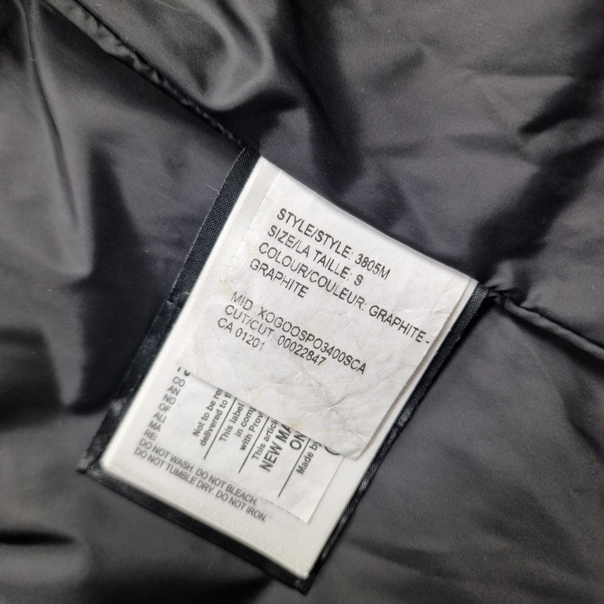 White care label washtag showing style code 3805M, Graphite grey color designation, and size Small information for authentic Canada Goose Carson Parka men's winter jacket