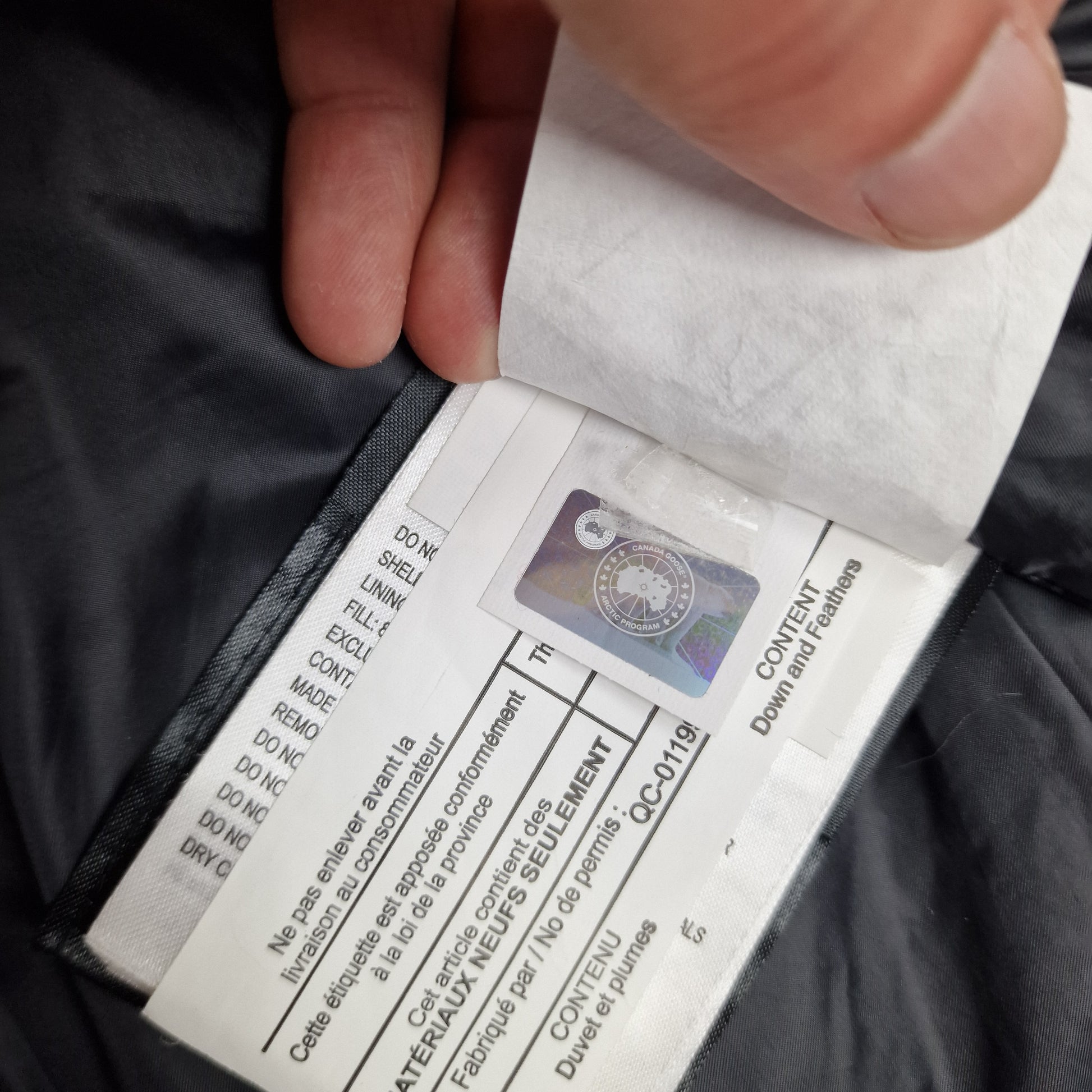 Close-up of Canada Goose authenticity hologram on Chelsea Parka Black Label 3804LB, verification label confirming genuine women's Medium Silverbirch luxury winter coat