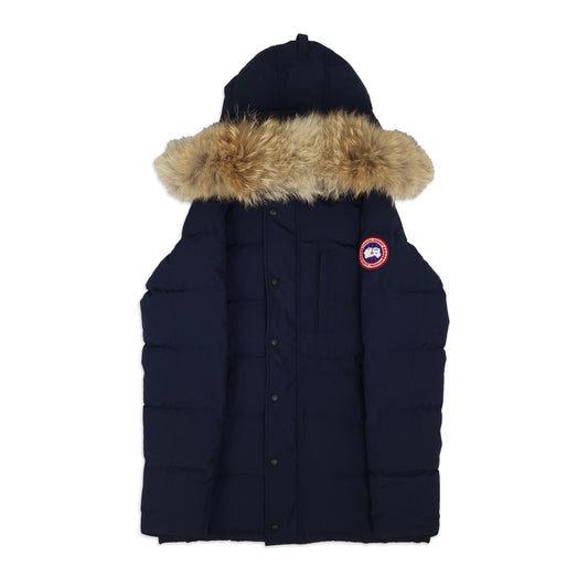 Front view of Canada Goose Carson Parka 3805MA men's medium featuring coyote fur hood, Arctic badge, and Heritage Admiral Blue color